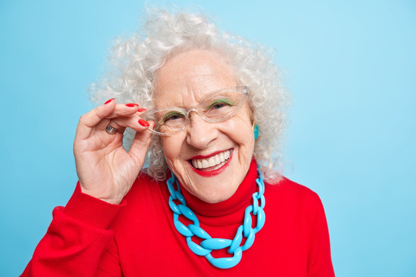 6 Important Benefits of Sunglasses for Seniors This Summer